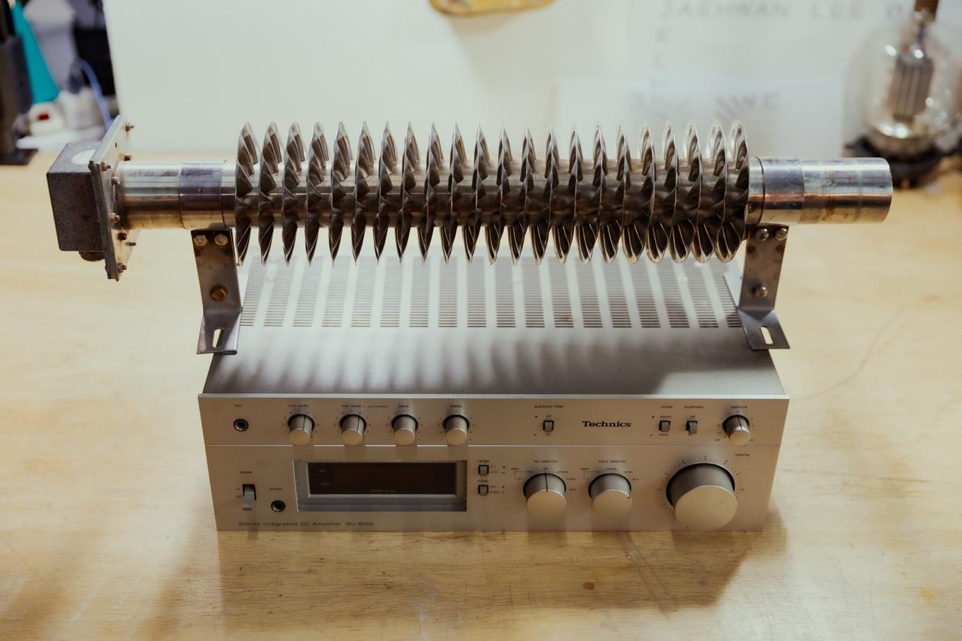 기계, 실내이(가) 표시된 사진  AI가 생성한 콘텐츠는 부정확할 수 있습니다.